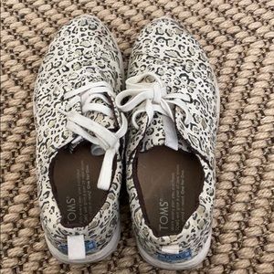 Toms leapord shoes